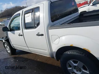 2007 Nissan Frontier SE z VIN 1N6AD07UX7C421926, wystawiony jako IAAI lot #41510697 z przebiegiem 273 908 mil mil oraz . Historia ofert i sprzedaży dostępna na DreamBid. Obrazek 14.