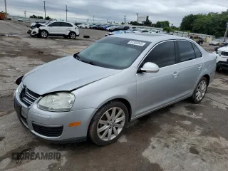 2010 Volkswagen Jetta SE с VIN 3VWRZ7AJ4AM070321, выставлен на аукционе Copart как лот 61336945 с пробегом 156 696 миль миль и Списание • Salvage title. История ставок и продаж доступна на DreamBid. Изображение 1.