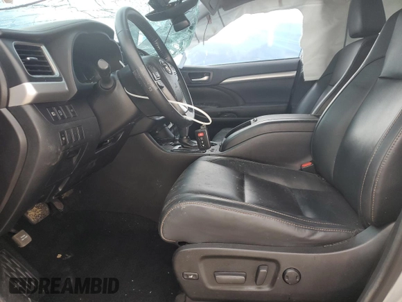 2018 Toyota Highlander SE with VIN 5TDJZRFH1JS527037, listed as a Copart auction lot 60348635 with 56,207 mi miles and Salvage title. Bid and sale history available at DreamBid. Image 7.