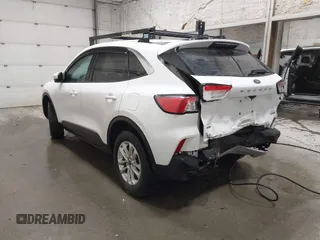 2020 Ford Escape SE z VIN 1FMCU9G62LUB80302, wystawiony jako IAAI lot #42610731 z przebiegiem 43 873 mil mil oraz . Historia ofert i sprzedaży dostępna na DreamBid. Obrazek 3.