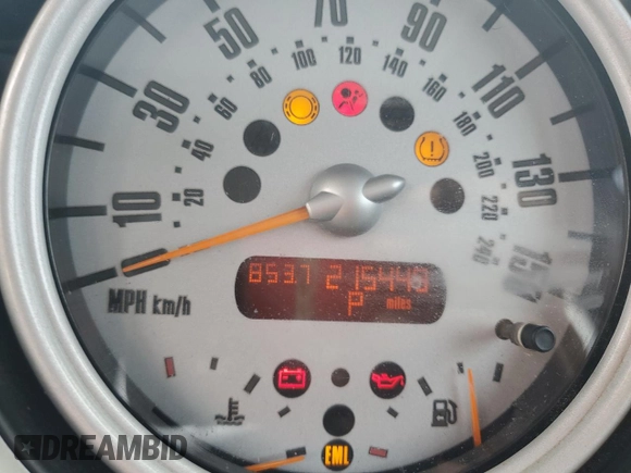 2004 MINI Hardtop with VIN WMWRC33424TJ63121, listed as a Copart auction lot 45724105 with 215,449 mi miles and Salvage Title. Bid and sale history available at DreamBid. Image 9.