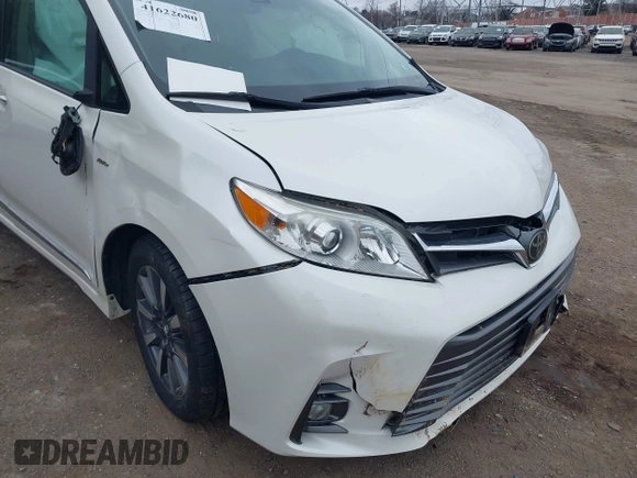 2018 Toyota Sienna XLE with VIN 5TDDZ3DC3JS197113, listed as a IAAI auction lot 41622680 with 70,308 mi miles. Bid and sale history available at carsss.com. Image 6.