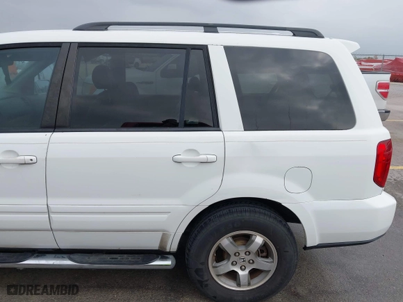 2006 Honda Pilot EX-L with VIN 5FNYF28566B038128, listed as a IAAI auction lot 41840111 with 231,361 mi miles. Bid and sale history available at carsss.com. Image 6.