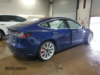 2018 Tesla Model 3 Long Range Battery z VIN 5YJ3E1EB3JF055673, wystawiony jako Copart lot #50915355 z przebiegiem 39 567 mil mil oraz Szkoda całkowita • Salvage title. Historia ofert i sprzedaży dostępna na DreamBid. Obrazek 3.
