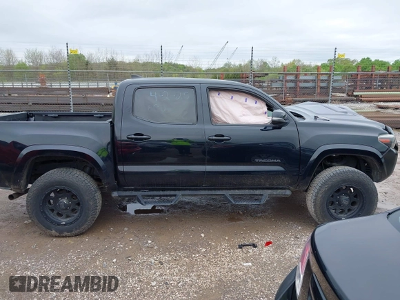 2018 Toyota Tacoma SR with VIN 3TMCZ5AN0JM136198, listed as a IAAI auction lot 41962668 with 71,813 mi miles. Bid and sale history available at carsss.com. Image 13.