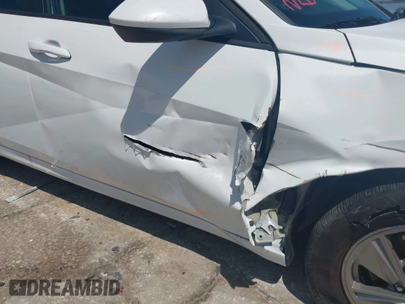 2025 Hyundai Elantra SE with VIN KMHLL4DG9SU861154, listed as a IAAI auction lot 42591870 with 7,070 mi miles and . Bid and sale history available at DreamBid. Image 19.