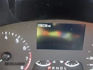 2022 Ford Escape SE z VIN 1FMCU0G6XNUB31007, wystawiony jako IAAI lot #42510666 z przebiegiem 106 236 mil mil oraz . Historia ofert i sprzedaży dostępna na DreamBid. Obrazek 7.