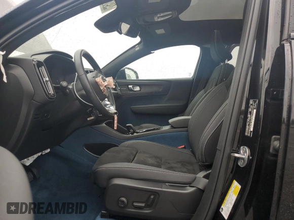 2023 Volvo C40 Ultimate z VIN YV4ED3GM0P2062398, wystawiony jako Copart lot #49081605 z przebiegiem 23 916 mil mil oraz Czysty tytuł • Clean title. Historia ofert i sprzedaży dostępna na DreamBid. Obrazek 7.