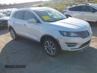 2017 Lincoln MKC Select z VIN 5LMCJ2D93HUL33031, wystawiony jako IAAI lot #42221510 z przebiegiem 81 099 mil mil oraz . Historia ofert i sprzedaży dostępna na DreamBid. Obrazek 1.