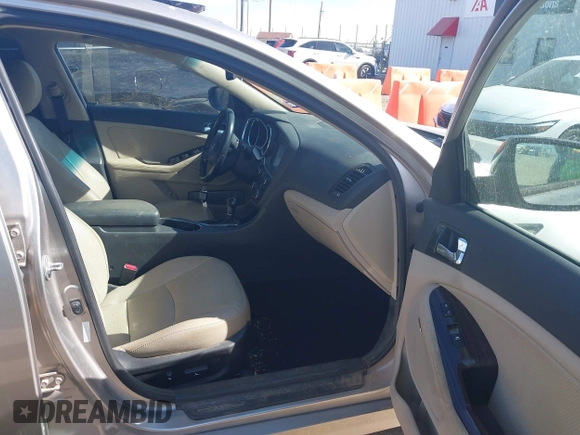 2014 Kia Optima EX z VIN 5XXGN4A74EG260054, wystawiony jako IAAI lot #41464688 z przebiegiem 40 498 mil mil oraz . Historia ofert i sprzedaży dostępna na DreamBid. Obrazek 5.