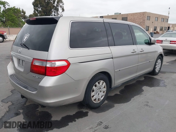 2005 Honda Odyssey LX with VIN 5FNRL38205B026824, listed as a IAAI auction lot 42068656 with 140,914 mi miles. Bid and sale history available at carsss.com. Image 4.