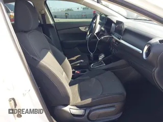 2022 Kia Forte LXS z VIN 3KPF24AD3NE496228, wystawiony jako IAAI lot #42193668 z przebiegiem 29 849 mil mil oraz . Historia ofert i sprzedaży dostępna na DreamBid. Obrazek 5.