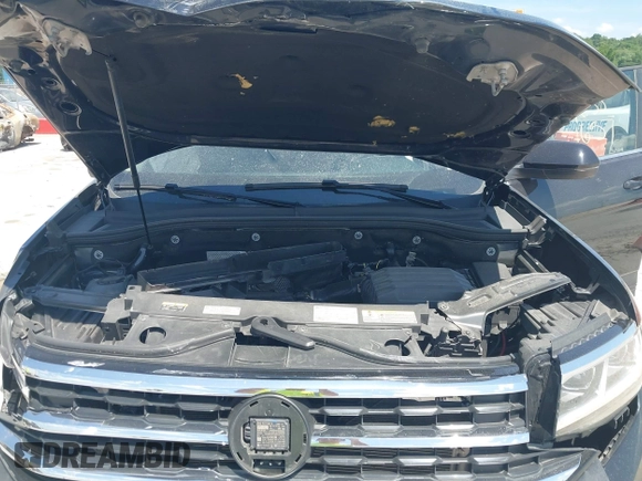 2021 Volkswagen Atlas SE with VIN 1V2WR2CAXMC586838, listed as a IAAI auction lot 42581657 with 60,922 mi miles and . Bid and sale history available at DreamBid. Image 10.