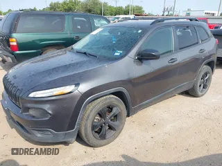 2017 Jeep Cherokee Altitude z VIN 1C4PJLAB9HW623297, wystawiony jako IAAI lot #42313357 z przebiegiem 220 795 mil mil oraz . Historia ofert i sprzedaży dostępna na DreamBid. Obrazek 17.