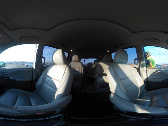 2016 Toyota Sienna XLE with VIN 5TDYK3DC2GS720782, listed as a IAAI auction lot 41184141 with 146,656 mi miles. Bid and sale history available at carsss.com. Image 19.
