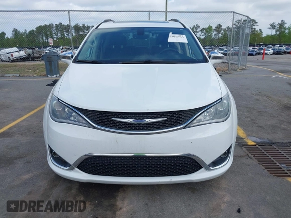 2018 Chrysler Pacifica Limited z VIN 2C4RC1GG5JR330263, wystawiony jako IAAI lot #41953935 z przebiegiem 92 038 mil mil oraz . Historia ofert i sprzedaży dostępna na DreamBid. Obrazek 12.