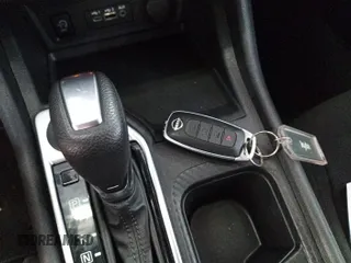 2024 Nissan Sentra SV z VIN 3N1AB8CV2RY294592, wystawiony jako IAAI lot #42796159 z przebiegiem 25 875 mil mil oraz . Historia ofert i sprzedaży dostępna na DreamBid. Obrazek 36.