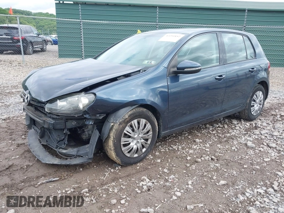 2013 Volkswagen Golf w/Conv & Sunroof z VIN WVWDB7AJ2DW042894, wystawiony jako IAAI lot #42251852 z przebiegiem 87 747 mil mil oraz . Historia ofert i sprzedaży dostępna na DreamBid. Obrazek 2.