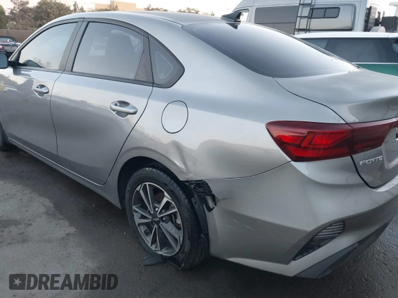 2023 Kia Forte LXS z VIN 3KPF24AD5PE606683, wystawiony jako IAAI lot #41216622 z przebiegiem 38 827 mil mil oraz . Historia ofert i sprzedaży dostępna na DreamBid. Obrazek 6.