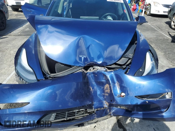 2018 Tesla Model 3 Long Range Battery z VIN 5YJ3E1EB4JF083983, wystawiony jako Copart lot #45250445 z przebiegiem 61 042 mil mil oraz Szkoda całkowita • Salvage title. Historia ofert i sprzedaży dostępna na DreamBid. Obrazek 11.