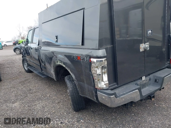 2019 Ford F-350 Platinum z VIN 1FT7W3B65KEF54303, wystawiony jako IAAI lot #41779868 z przebiegiem Nie podano mil oraz . Historia ofert i sprzedaży dostępna na DreamBid. Obrazek 3.