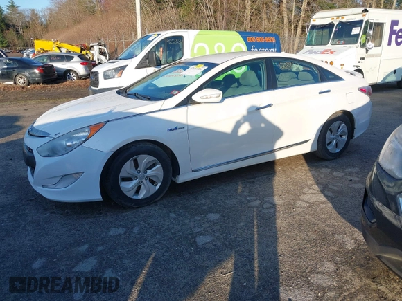 2013 Hyundai Sonata Hybrid with VIN KMHEC4A45DA065198, listed as a IAAI auction lot 42137511 with 219,500 mi miles. Bid and sale history available at carsss.com. Image 2.
