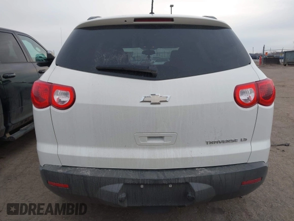 2012 Chevrolet Traverse LS z VIN 1GNKREED8CJ373705, wystawiony jako IAAI lot #41172553 z przebiegiem 101 410 mil mil oraz . Historia ofert i sprzedaży dostępna na DreamBid. Obrazek 17.