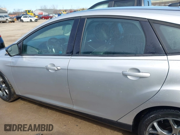 2013 Ford Focus SE with VIN 1FADP3K27DL203880, listed as a IAAI auction lot 41951733 with 131,880 mi miles. Bid and sale history available at carsss.com. Image 14.