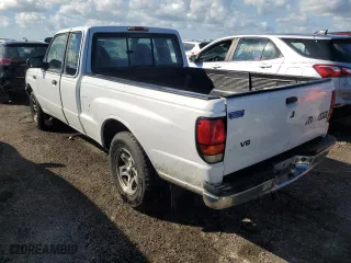 2000 Mazda B-Series 2WD Truck SE with VIN 4F4YR16V0YTM07917, listed as a Copart auction lot 77846794 with 130,104 mi miles and Non Repairable. Bid and sale history available at carsss.com. Image 2.
