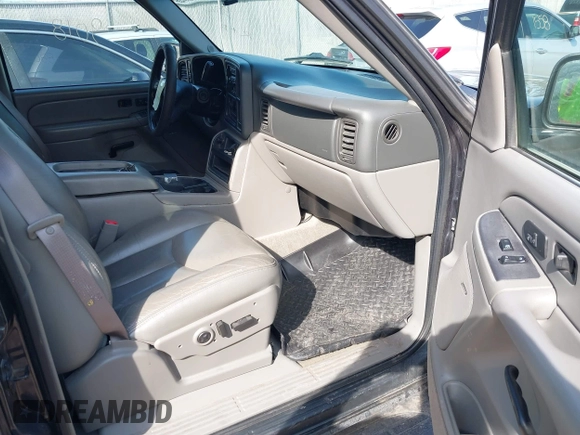 2004 Chevrolet Suburban LT z VIN 1GNFK16Z94J122458, wystawiony jako IAAI lot #41889018 z przebiegiem 180 507 mil mil oraz . Historia ofert i sprzedaży dostępna na DreamBid. Obrazek 5.