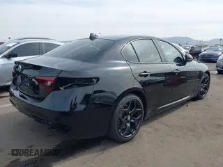 2021 Alfa Romeo Giulia z VIN ZARFAMAN1M7648894, wystawiony jako IAAI lot #41589364 z przebiegiem 22 381 mil mil oraz . Historia ofert i sprzedaży dostępna na DreamBid. Obrazek 4.