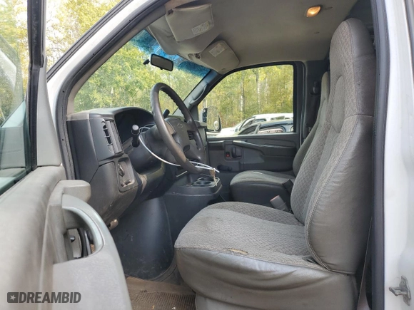 2006 Chevrolet Express Cargo Van with VIN 1GCHG35U761242721, listed as a Copart auction lot 75036204 with 253,979 mi miles and Clean Title. Bid and sale history available at carsss.com. Image 7.