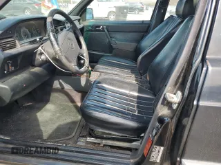 1993 Mercedes-Benz 190 z VIN WDBDA29D9PG074436, wystawiony jako Copart lot #47626005 z przebiegiem 185 226 mil mil oraz Tytuł czysty. Historia ofert i sprzedaży dostępna na DreamBid. Obrazek 7.