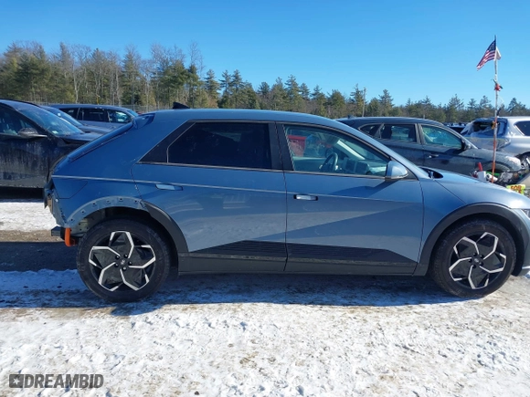 2022 Hyundai IONIQ 5 SE with VIN KM8KMDAF8NU101337, listed as a IAAI auction lot 41389478 with 38,734 mi miles. Bid and sale history available at carsss.com. Image 14.