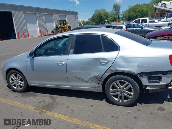 2007 Volkswagen Jetta 2.5 with VIN 3VWRF71K27M000620, listed as a IAAI auction lot 42458102 with 147,996 mi miles and . Bid and sale history available at DreamBid. Image 15.