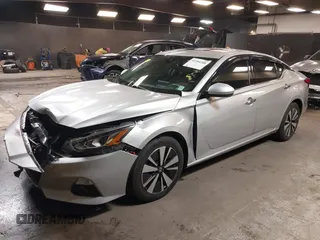 2019 Nissan Altima SV z VIN 1N4BL4DV1KC125884, wystawiony jako IAAI lot #42204200 z przebiegiem 75 388 mil mil oraz . Historia ofert i sprzedaży dostępna na DreamBid. Obrazek 2.