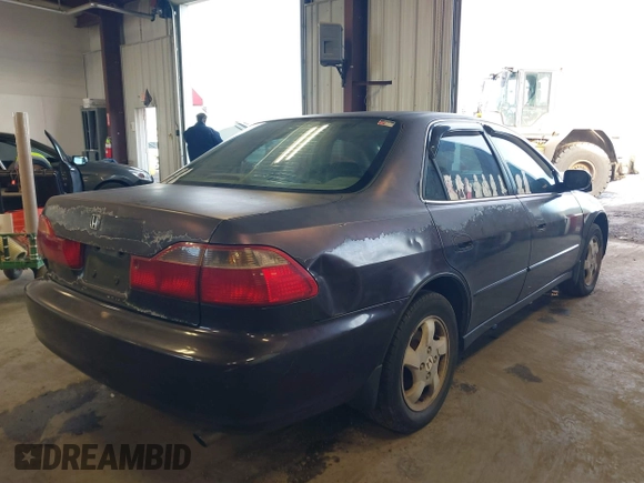 1999 Honda Accord EX z VIN 1HGCG5658XA034945, wystawiony jako IAAI lot #41687146 z przebiegiem 234 497 mil mil oraz . Historia ofert i sprzedaży dostępna na DreamBid. Obrazek 4.