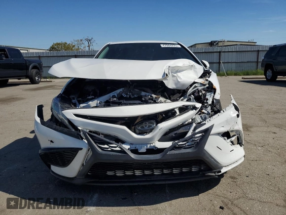 2022 Toyota Camry SE with VIN 4T1G11AK3NU638112, listed as a Copart auction lot 47884225 with 102,727 mi miles and Clean Title. Bid and sale history available at carsss.com. Image 5.