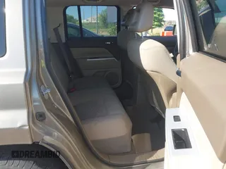 2008 Jeep Patriot Sport with VIN 1J8FF28W38D705224, listed as a IAAI auction lot 42642025 with 111,653 mi miles and . Bid and sale history available at DreamBid. Image 8.