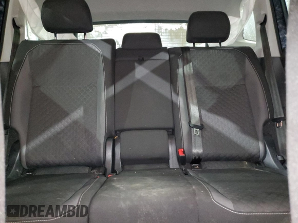 2021 Volkswagen Tiguan S z VIN 3VV0B7AX9MM007127, wystawiony jako Copart lot #45677935 z przebiegiem 32 976 mil mil oraz Czysty tytuł • Clean title. Historia ofert i sprzedaży dostępna na DreamBid. Obrazek 10.