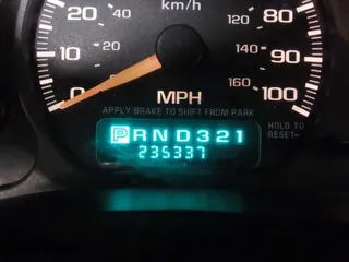 2000 Chevrolet Silverado 1500 LT with VIN 1GCEK19T4YE162277, listed as a IAAI auction lot 41777032 with 235,337 mi miles. Bid and sale history available at carsss.com. Image 15.