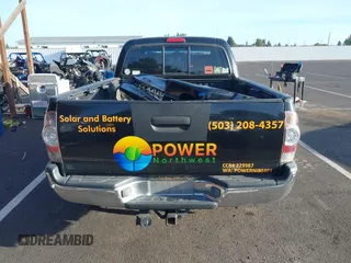 2005 Toyota Tacoma PreRunner with VIN 5TEKU72NX5Z024621, listed as a IAAI auction lot 40382089 with 180,080 mi miles. Bid and sale history available at carsss.com. Image 17.