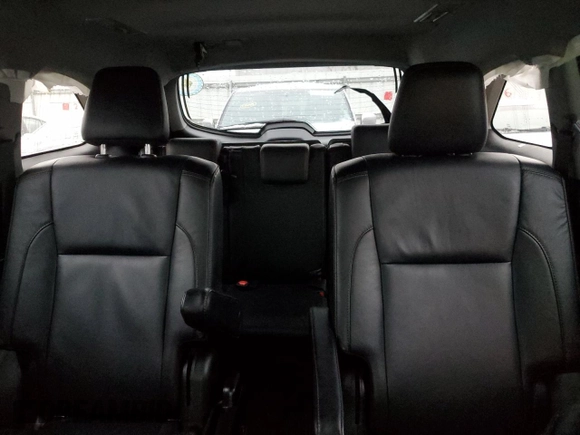 2018 Toyota Highlander SE z VIN 5TDJZRFHXJS857422, wystawiony jako Copart lot #84721464 z przebiegiem Nie podano mil oraz Nie do naprawy • Non repairable. Historia ofert i sprzedaży dostępna na DreamBid. Obrazek 10.