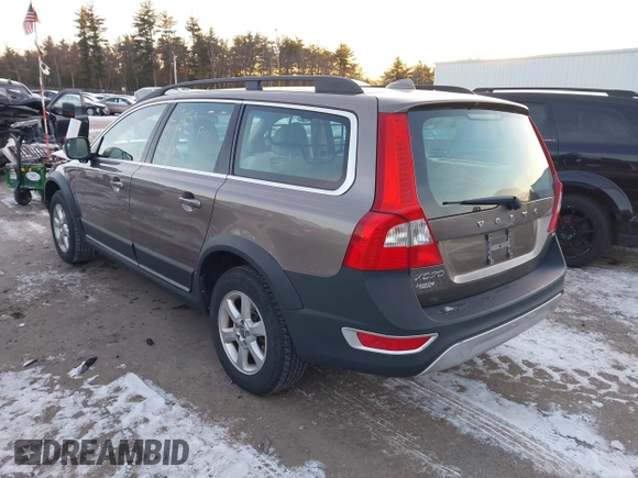 2011 Volvo XC70 3.2L z VIN YV4940BZ8B1115060, wystawiony jako IAAI lot #41156698 z przebiegiem 196 913 mil mil oraz . Historia ofert i sprzedaży dostępna na DreamBid. Obrazek 3.