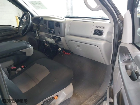 1999 Ford Super Duty F-350 SRW XL with VIN 1FTSX31F3XEA41504, listed as a IAAI auction lot 41916567 with 291,742 mi miles. Bid and sale history available at carsss.com. Image 5.