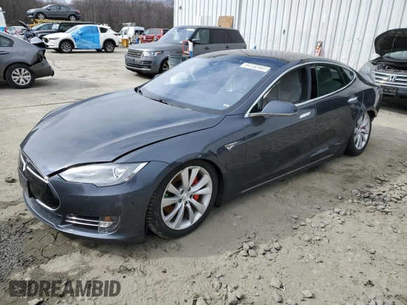 2015 Tesla Model S 85D with VIN 5YJSA1H4XFF096717, listed as a Copart auction lot 84732464 with Not Provided miles and Salvage Title. Bid and sale history available at carsss.com. Image 1.