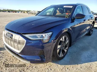 2022 Audi e-tron Premium Plus z VIN WA1LAAGE8NB030872, wystawiony jako Copart lot #72593972 z przebiegiem 4 896 mil mil oraz . Historia ofert i sprzedaży dostępna na DreamBid. Obrazek 1.