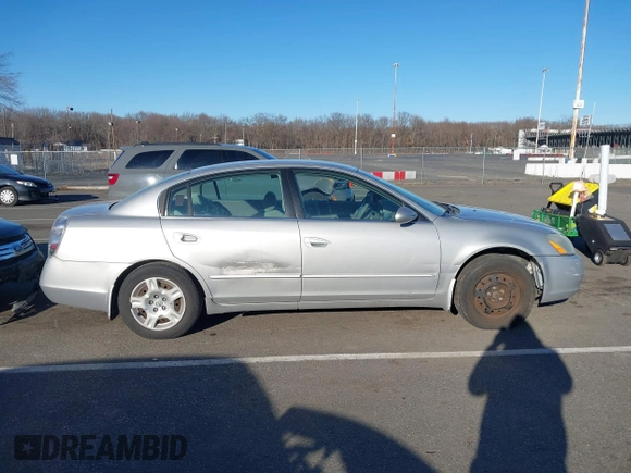 2004 Nissan Altima S with VIN 1N4AL11DX4C147777, listed as a IAAI auction lot 41646134 with 124,023 mi miles. Bid and sale history available at carsss.com. Image 13.