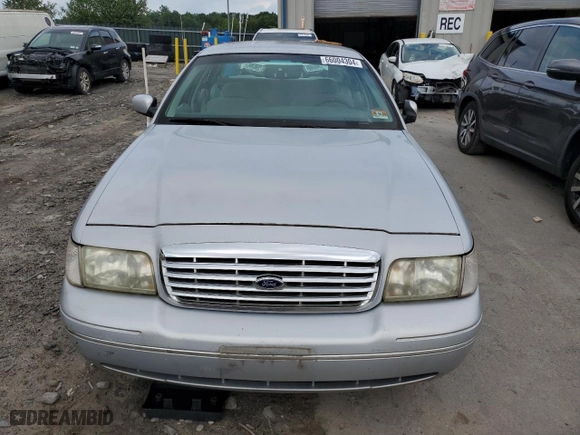 2000 Ford Crown Victoria with VIN 2FAFP73W6YX117101, listed as a Copart auction lot 66004304 with 124,011 mi miles and Clean Title. Bid and sale history available at carsss.com. Image 5.