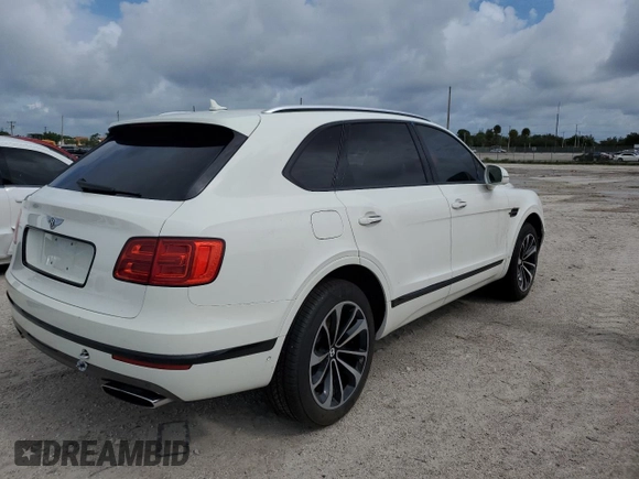 2018 Bentley Bentayga Signature z VIN SJAAC2ZVXJC016875, wystawiony jako Copart lot #56658603 z przebiegiem 44 094 mil mil oraz . Historia ofert i sprzedaży dostępna na DreamBid. Obrazek 3.